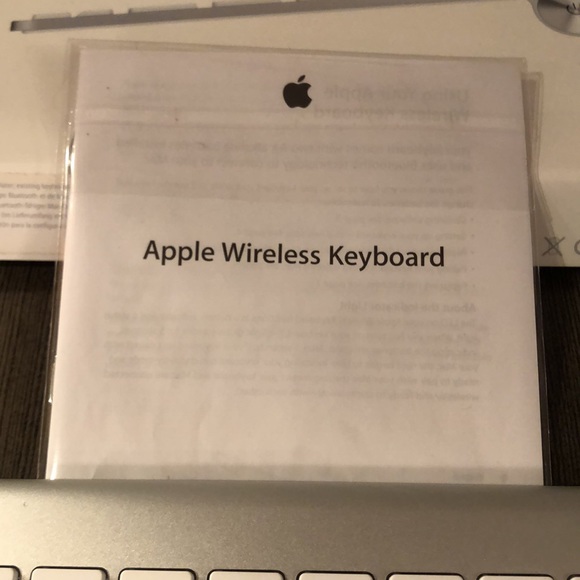 Apple Wireless Keyboard Model No. A1314 - Picture 3 of 12